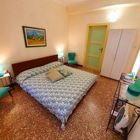 Il Girasole ...At Andorus' House Bed & Breakfast Erli Bagian luar foto