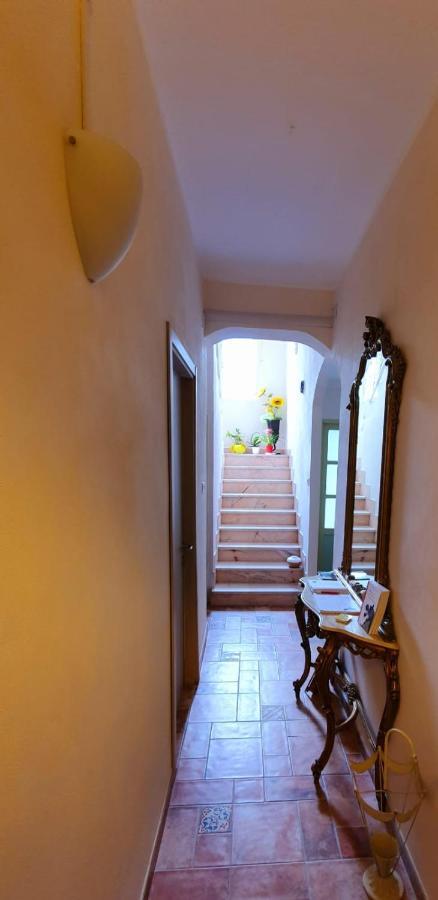 Il Girasole ...At Andorus' House Bed & Breakfast Erli Bagian luar foto